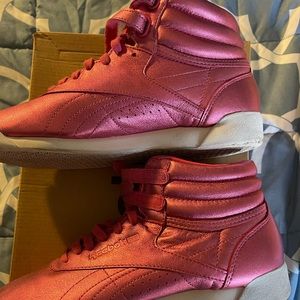 Reebok classic high top metallic pink